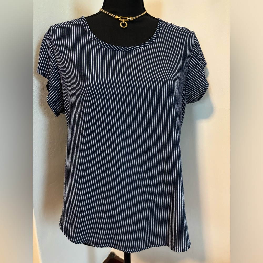 Tiffany & Grey-Short-Sleeves-Top-Navy-blue/ White stripes.SizeM- Good Condition